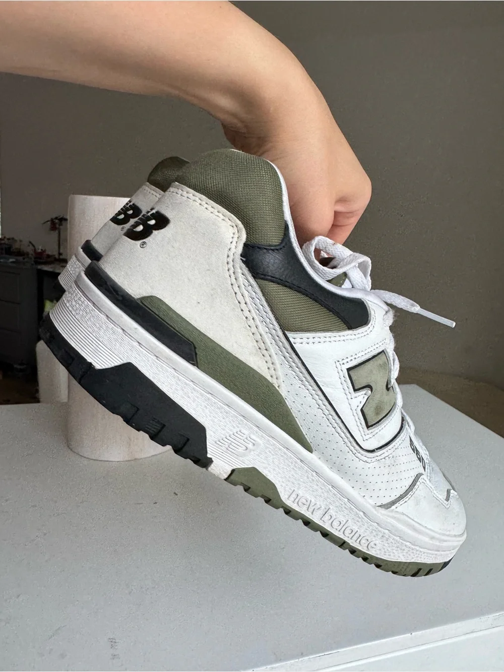NEW BALANCE 550 WHITE & OLIVE SNEAKERS — SIZE 11.5
